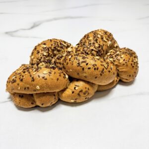 חלת שבת קמח מלא מיני
